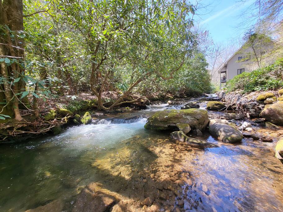 Creekside Basecamp