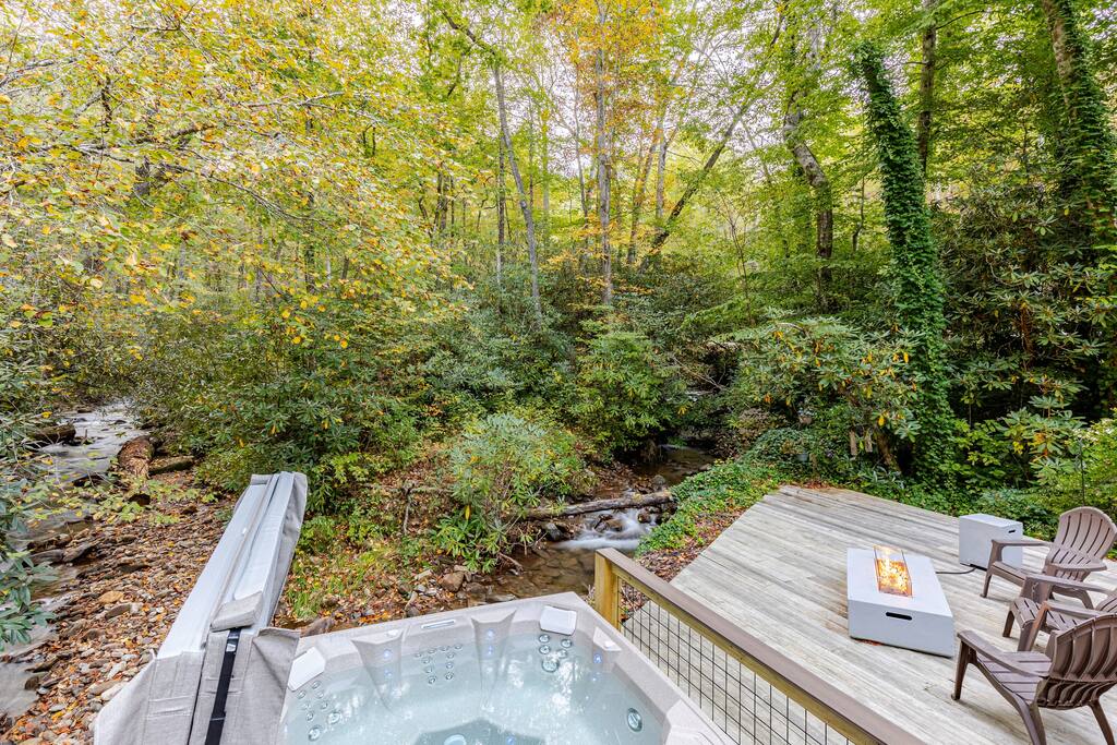 Creekside Basecamp