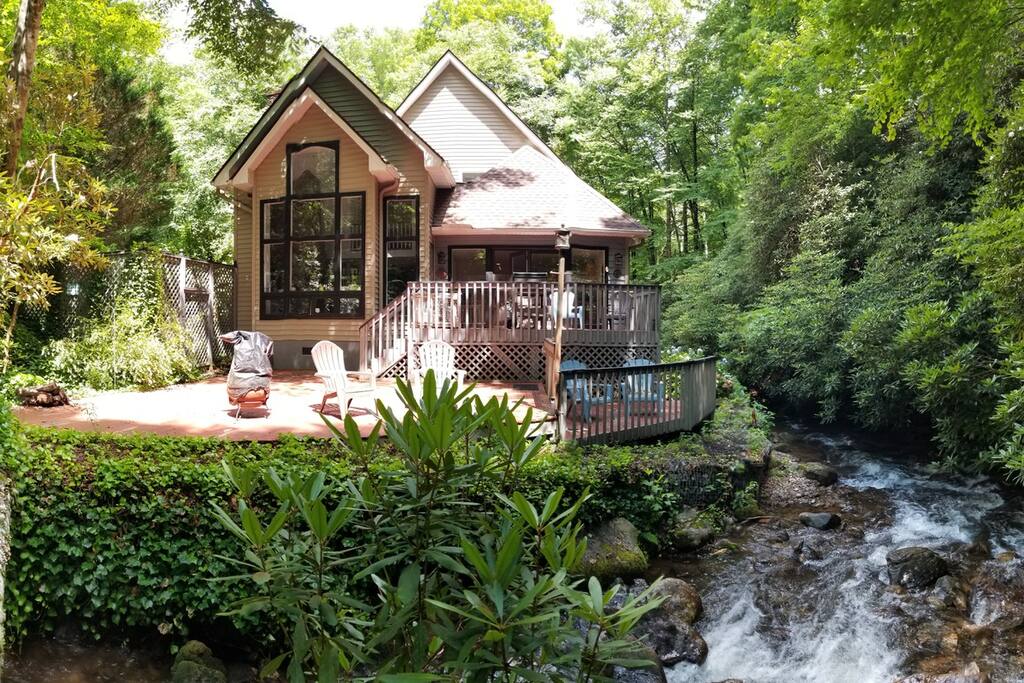 Creekside Basecamp